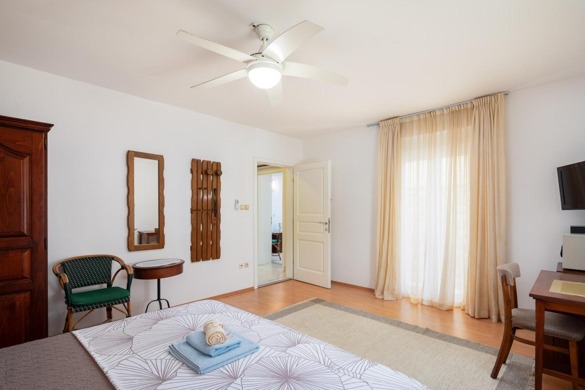 Galatea Apartments - Town Centre With Free Parking Baska Voda Luaran gambar