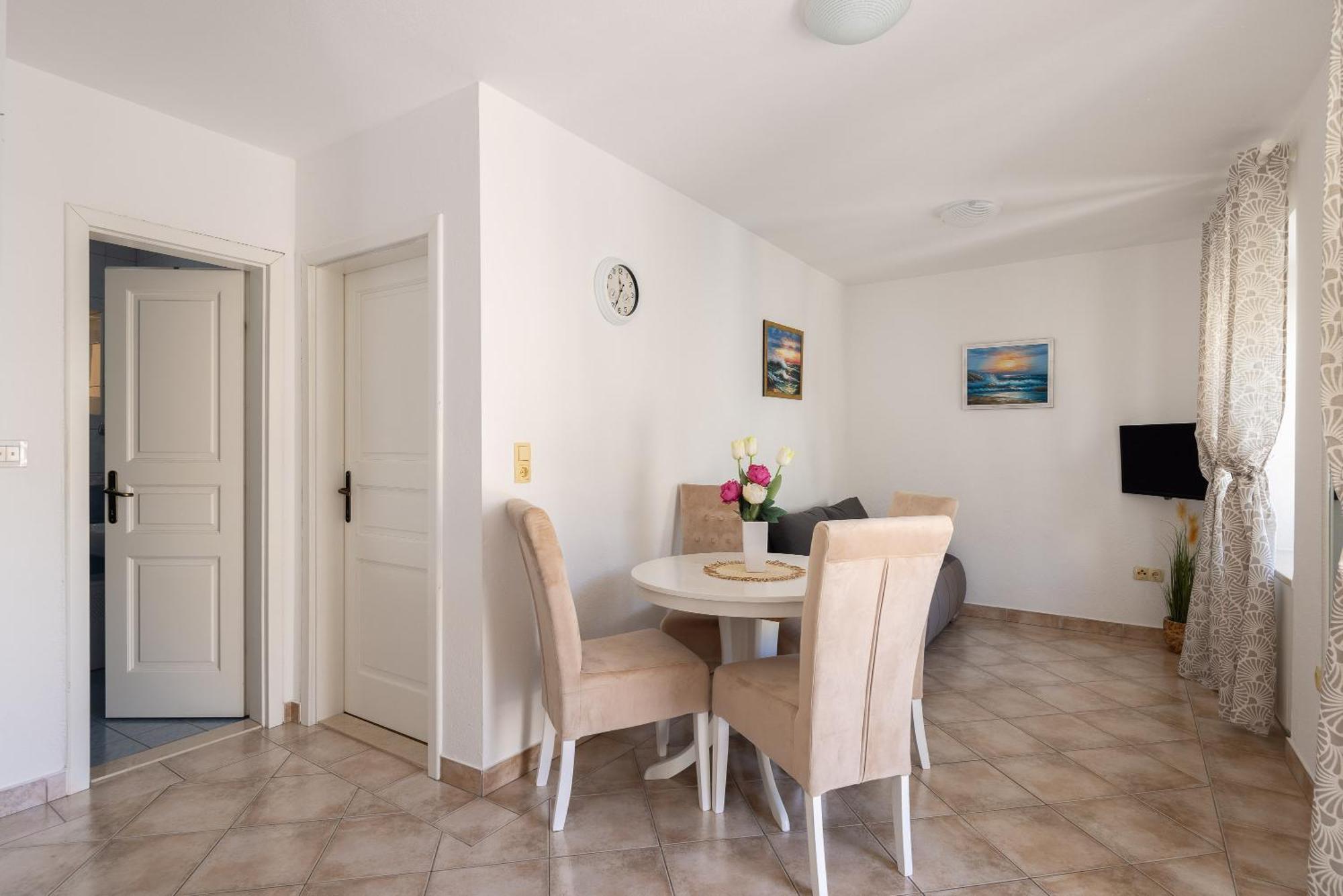 Galatea Apartments - Town Centre With Free Parking Baska Voda Luaran gambar